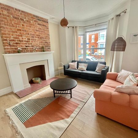 Beautiful Family Home In The Heart Of Swansea Exterior photo